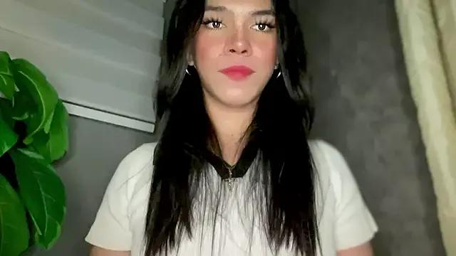 Queenn_xx from StripChat