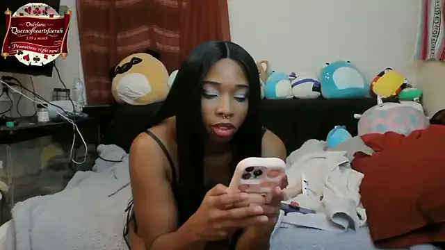 Queenofheartsfaerah from StripChat is Freechat