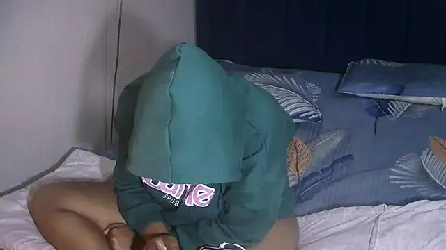 QUEENSHYNESS from StripChat is Freechat