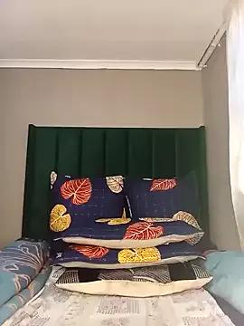 QUEENSHYNESS from StripChat is Freechat