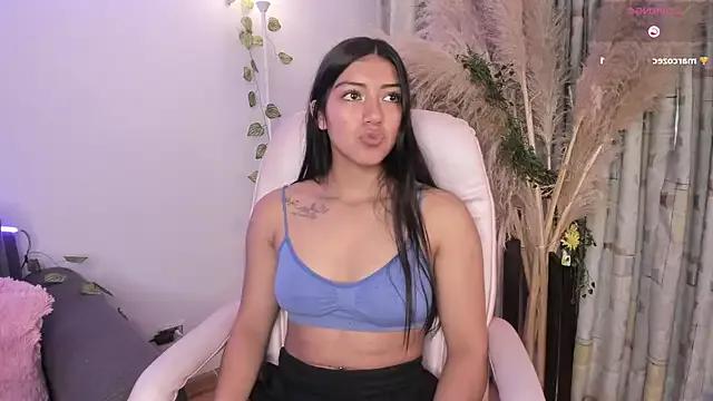 Quiinn_bx from StripChat