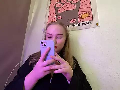 Quissaria from StripChat is Freechat