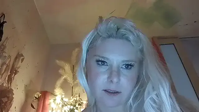 Qvn_Crazy from StripChat is Freechat