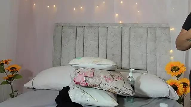 Try our streaming cams variety and talk on a personal level with our adorable girls streamers, showing off their bountiful shapes and dildos.