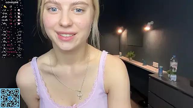 RadiantBliss from StripChat is Freechat