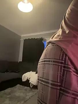 raen001 from StripChat is Freechat