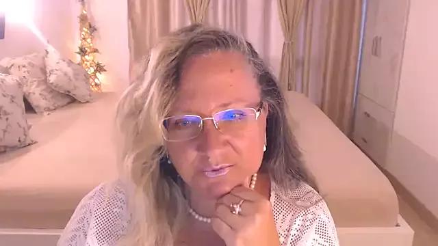 Raisshy from StripChat is Freechat