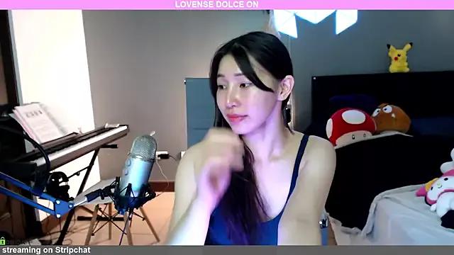 raspberryroll from StripChat is Freechat