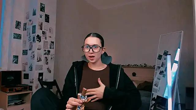 raviolly046 from StripChat is Freechat