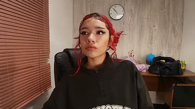 Redd_pandaa from StripChat