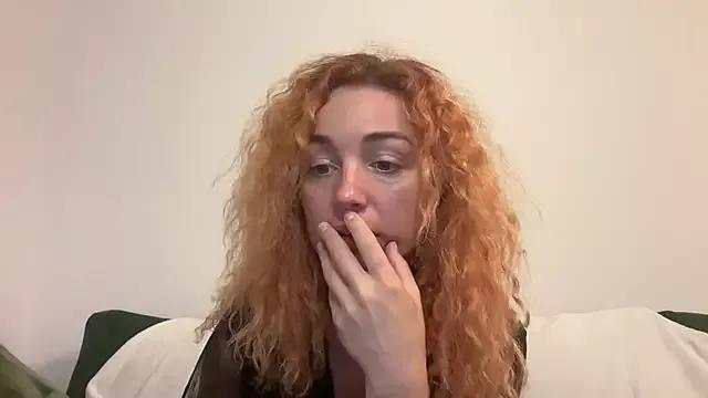 Reddgiirl from StripChat