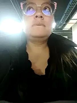 REINITAFULL from StripChat is Freechat