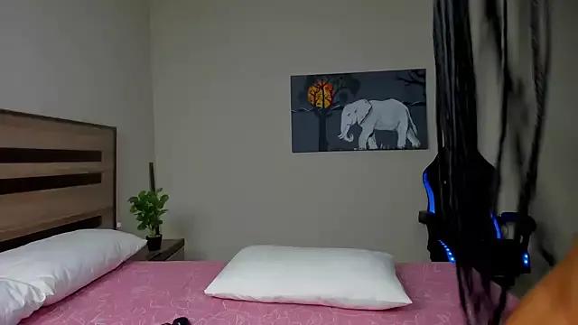 Renee-18 from StripChat