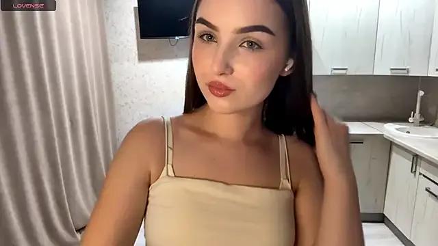 RinaModel from StripChat is Freechat
