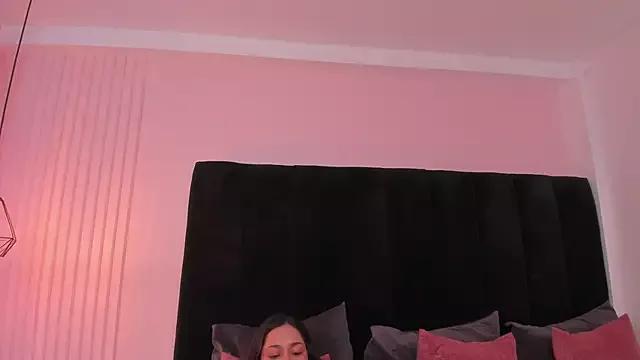 ririi_brunette from StripChat is Freechat