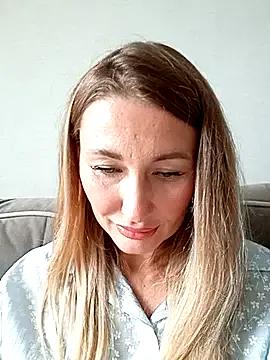 Risky-SquirtingGirl from StripChat is Freechat