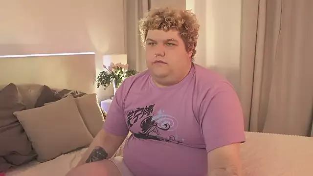 Riven_Miller from StripChat is Freechat