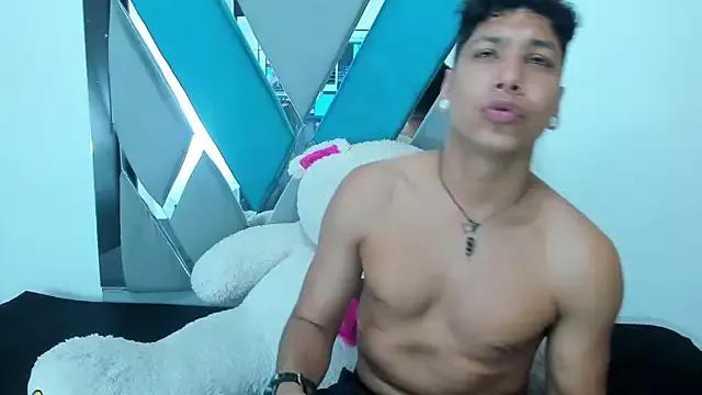 Rizzi_AND_West from StripChat is Freechat