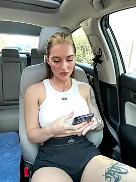 Robin_Robin_ from StripChat is Freechat