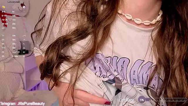 RobinLeeb from StripChat is Freechat