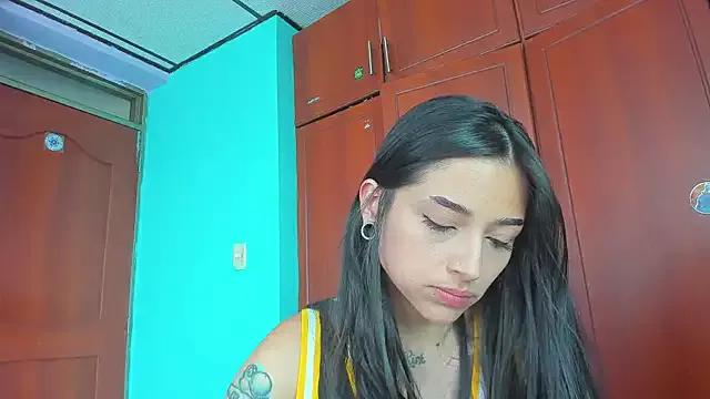 Rosa_ from StripChat is Freechat
