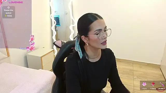 Rosalind_tay from StripChat is Freechat