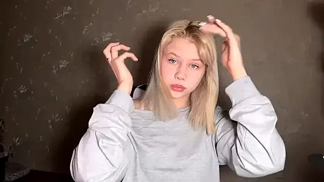 RosarioOler from StripChat is Freechat