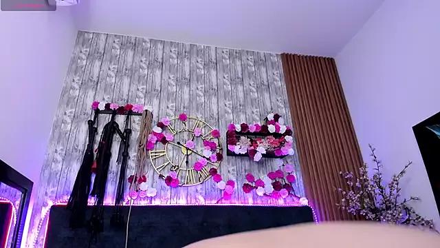 Try our streaming cams variety and talk on a personal level with our adorable girls streamers, showing off their bountiful shapes and dildos.