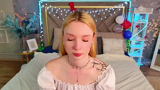 Rose_Kelly_ from StripChat is Freechat