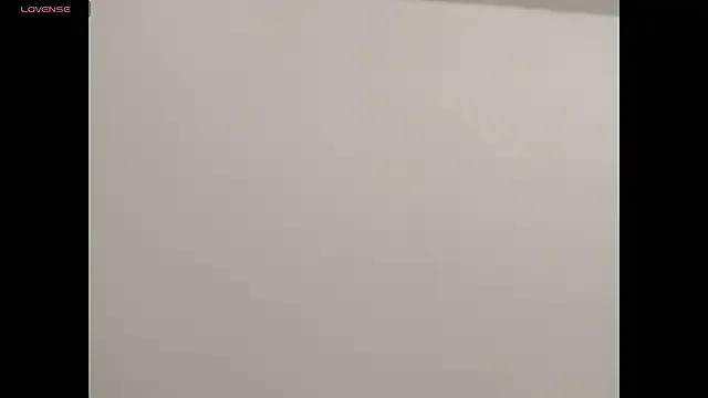 roselinecam from StripChat is Freechat
