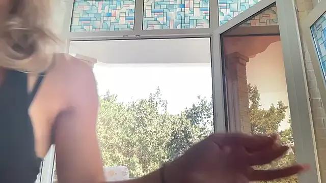roselyn_rose from StripChat is Freechat