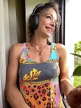 Rosemarie_Blu from StripChat is Freechat
