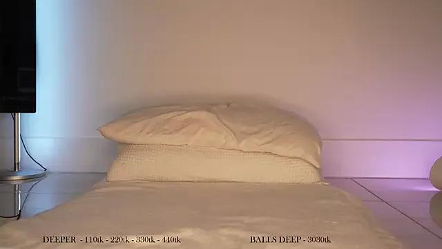 Try our streaming cams variety and talk on a personal level with our adorable girls streamers, showing off their bountiful shapes and dildos.