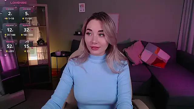 Rosie_Mac from StripChat is Freechat