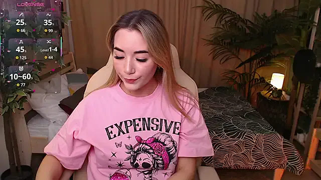 Rosie_Mac from StripChat is Freechat