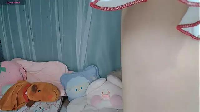 Rosiee- from StripChat is Freechat