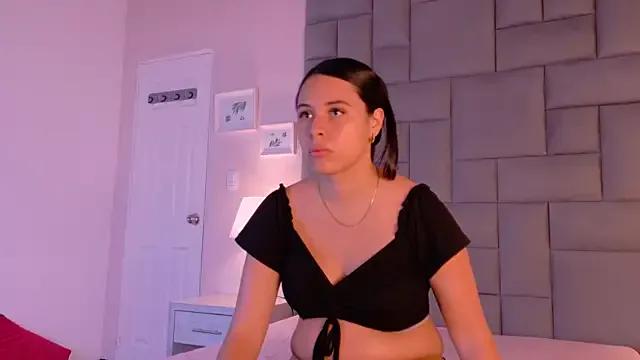 Rosse_and_mike from StripChat is Freechat