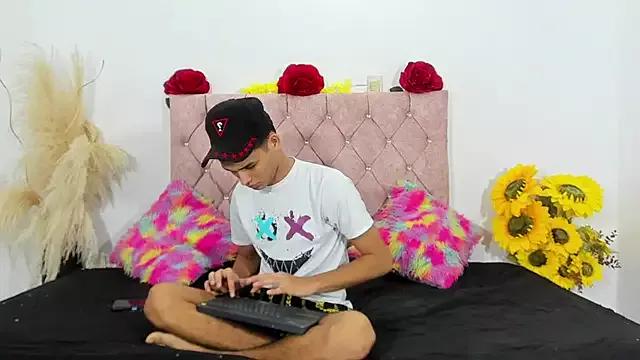 Rossel_luigi2609 from StripChat is Freechat
