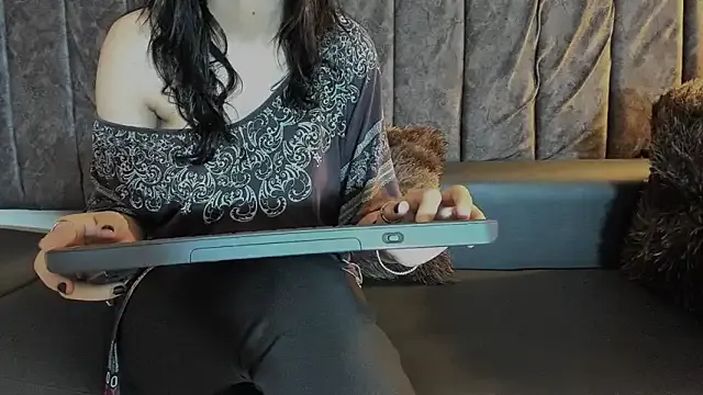 Rowan_Mills from StripChat is Freechat