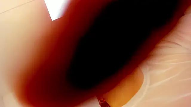 roxana_santini from StripChat is Freechat