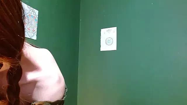 Roxiehood from StripChat is Freechat