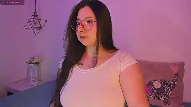 Roxxanne_Bail from StripChat