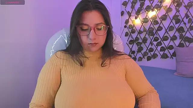 Roxxanne_Bail from StripChat