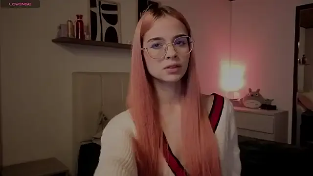 Roxxy_mora on StripChat 