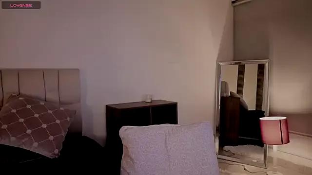 Roxxy_mora from StripChat is Freechat