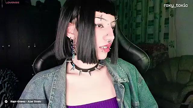 roxy_toxic from StripChat is Freechat