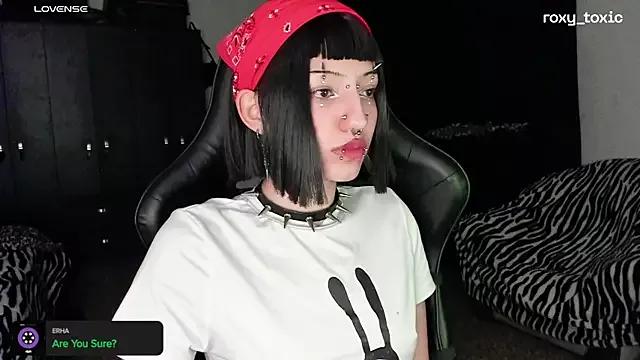 roxy_toxic from StripChat is Freechat
