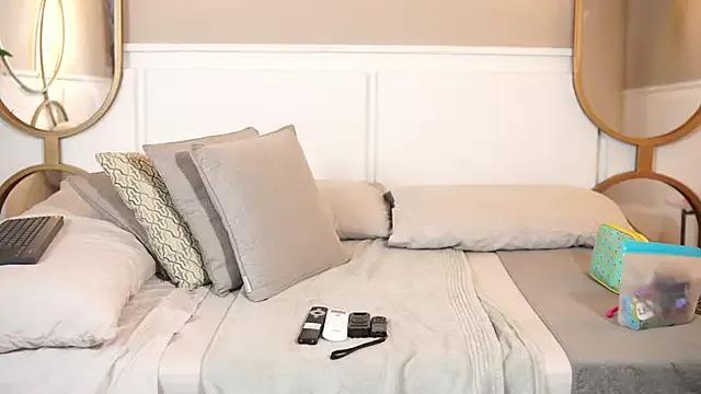 Try our streaming cams variety and talk on a personal level with our adorable girls streamers, showing off their bountiful shapes and dildos.