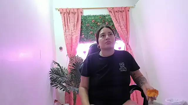 RubiDesire from StripChat is Freechat