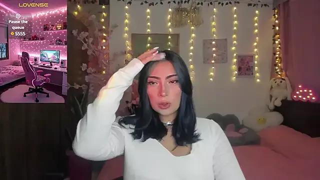 Sabrina_bluue from StripChat is Freechat